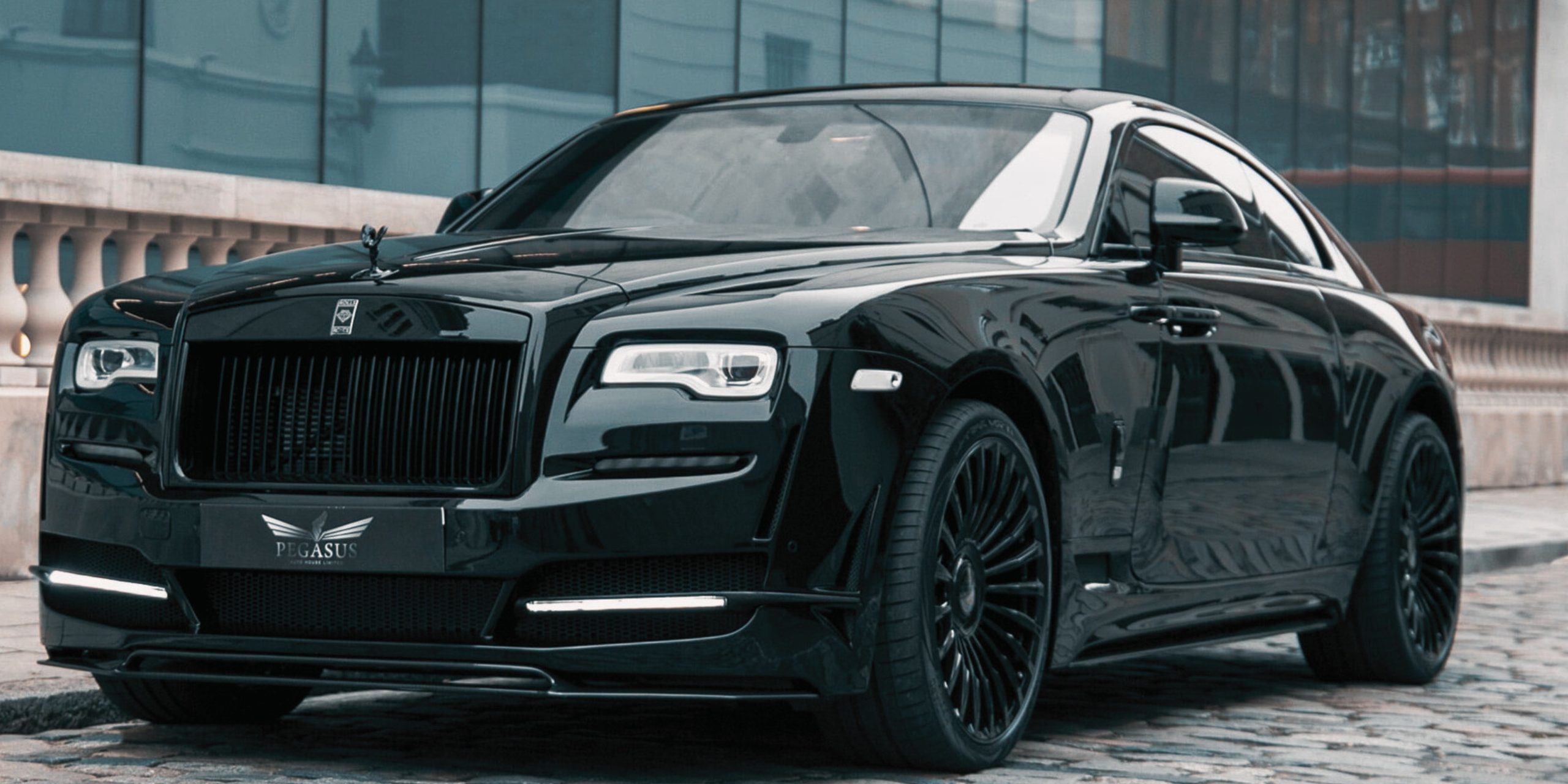 Rolls Royce Price in Pakistan: Variants & Specification